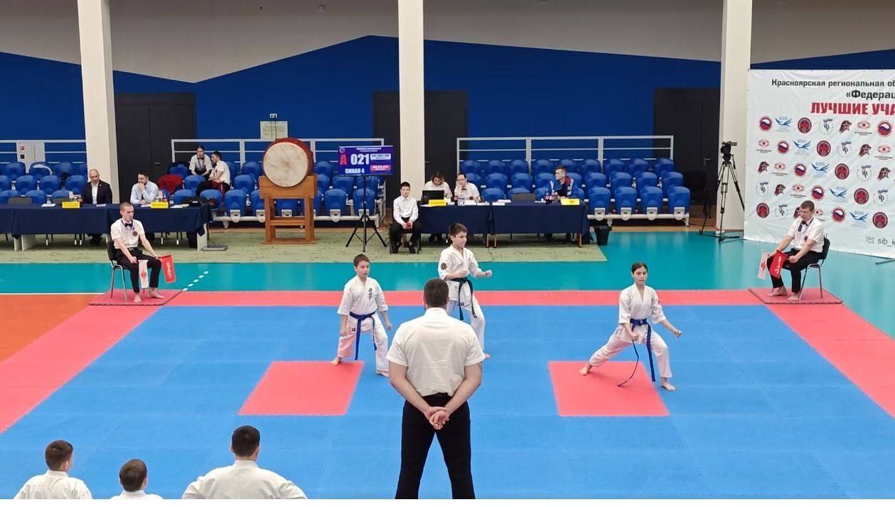 Спортсмены Приангарья завоевали 19 медалей на чемпионате и первенстве Сибирского федерального округа по киокушин, которые 6 декабря состоялись в Красноярске Спортсмены Приангарья завоевали 19 медалей на чемпионате и первенстве Сибирского федерального округа по киокушин, которые 6 декабря состоялись в Красноярске