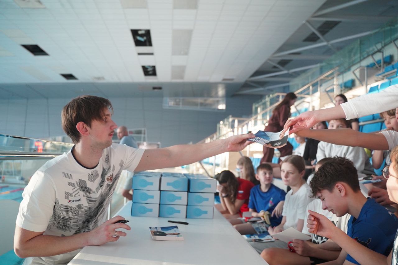 В Иркутске в водноспортивном комплексе «Солнечный» 9 декабря состоялся мастер-класс по плаванию Заслуженного мастера спорта России, двукратного чемпиона Европы, многократного чемпиона России Андрея Жилкина для юных... В Иркутске в водноспортивном комплексе «Солнечный» 9 декабря состоялся мастер-класс по плаванию Заслуженного мастера спорта России, двукратного чемпиона Европы, многократного чемпиона России Андрея Жилкина для юных...