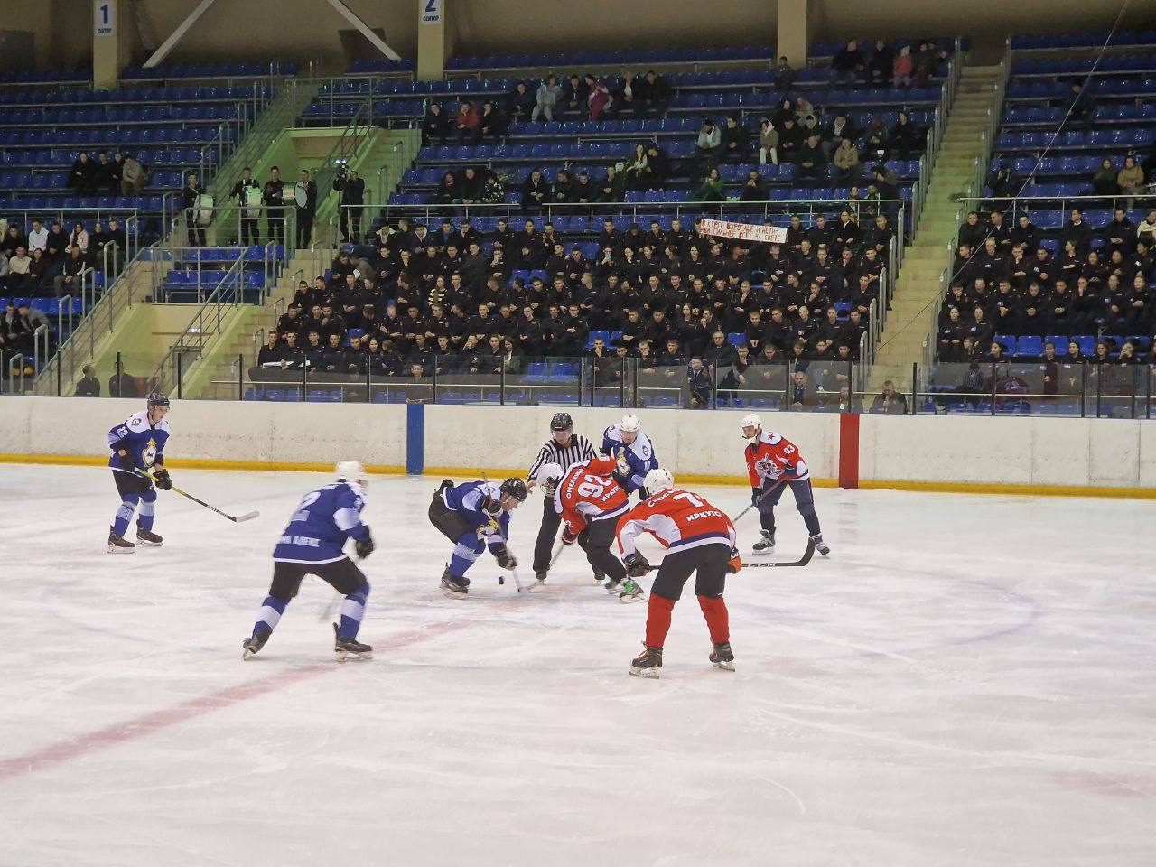 Уважаемые любители хоккея, приглашаем вас стать свидетелями захватывающего спортивного противостояния! Уважаемые любители хоккея, приглашаем вас стать свидетелями захватывающего спортивного противостояния!