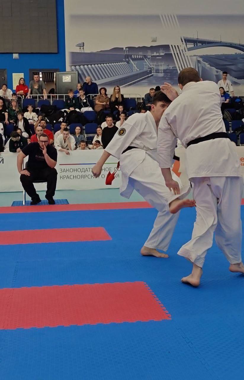 Спортсмены Приангарья завоевали 19 медалей на чемпионате и первенстве Сибирского федерального округа по киокушин, которые 6 декабря состоялись в Красноярске Спортсмены Приангарья завоевали 19 медалей на чемпионате и первенстве Сибирского федерального округа по киокушин, которые 6 декабря состоялись в Красноярске