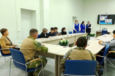 Тулунские школьники встретились с участниками СВО и изготовили для них обереги