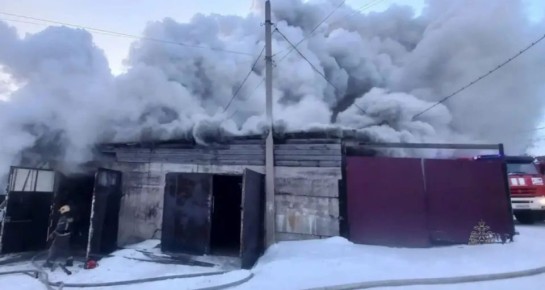 В Иркутском округе ликвидировали пожар в гараже