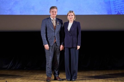 Директору Иркутского областного театра кукол «Аистёнок» вручена медаль Александра Твардовского