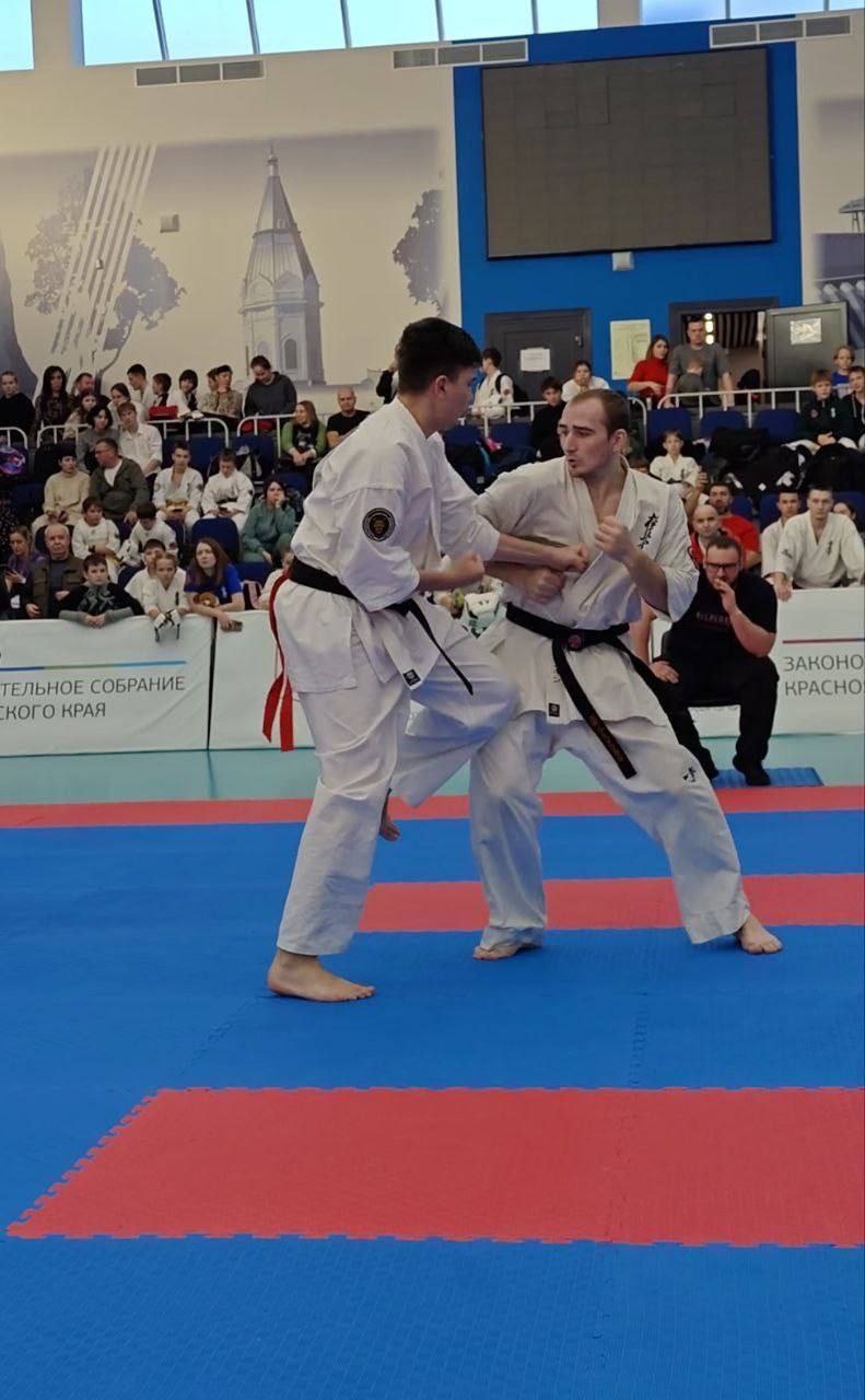 Спортсмены Приангарья завоевали 19 медалей на чемпионате и первенстве Сибирского федерального округа по киокушин, которые 6 декабря состоялись в Красноярске Спортсмены Приангарья завоевали 19 медалей на чемпионате и первенстве Сибирского федерального округа по киокушин, которые 6 декабря состоялись в Красноярске