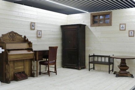 Воссозданная реальность: полноразмерный макет камеры декабристов — один из центральных экспонатов выставки, посвящённой истории восстания на Сенатской площади