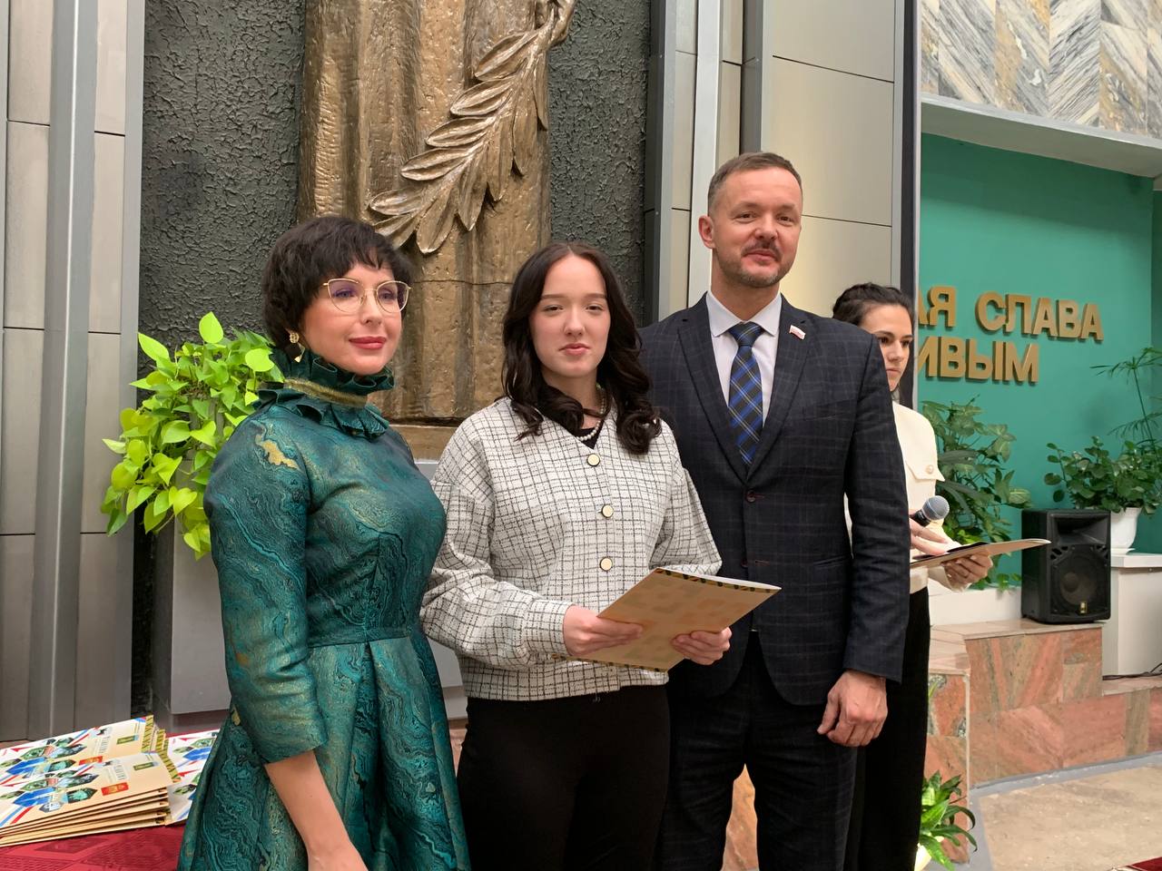 В преддверии Дня Конституции 25 юных ангарчан получили паспорта В преддверии Дня Конституции 25 юных ангарчан получили паспорта