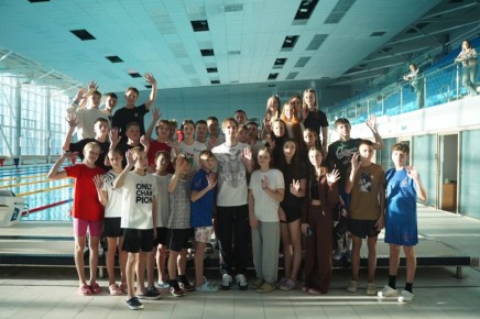 Мастер спорта России Андрей Жилкин поделился секретами мастерства с юными пловцами