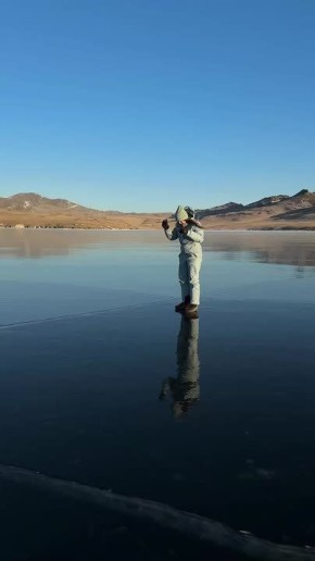 Декабрьский лед Байкала. Видео: гид Александра Литвинова @this_is_Baikal