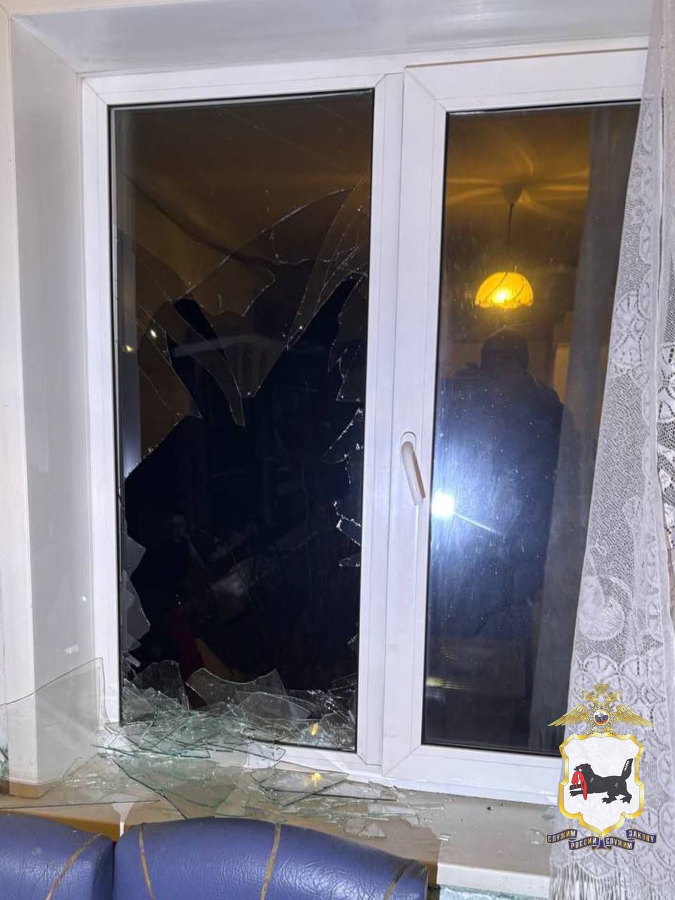 В Куйтуне полицейские задержали грабителя, который разбил окно и забрал деньги у пенсионерки В Куйтуне полицейские задержали грабителя, который разбил окно и забрал деньги у пенсионерки