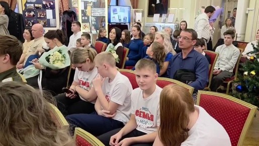 Прямо сейчас в музее истории города Иркутска проходит торжественная церемония награждения победителей и участников конкурса «Почетная семья 2025»