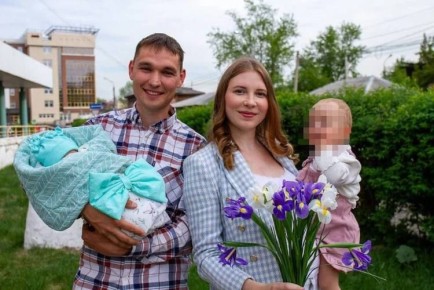 «Приезжаю на участок и не могу сдержать слез»: мечта о собственном доме обернулась кошмаром для семьи из Иркутска