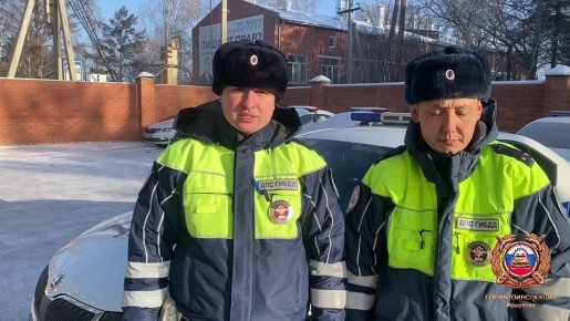 Сотрудники Иркутской Госавтоинспекции оказали помощь замерзающему пешеходу