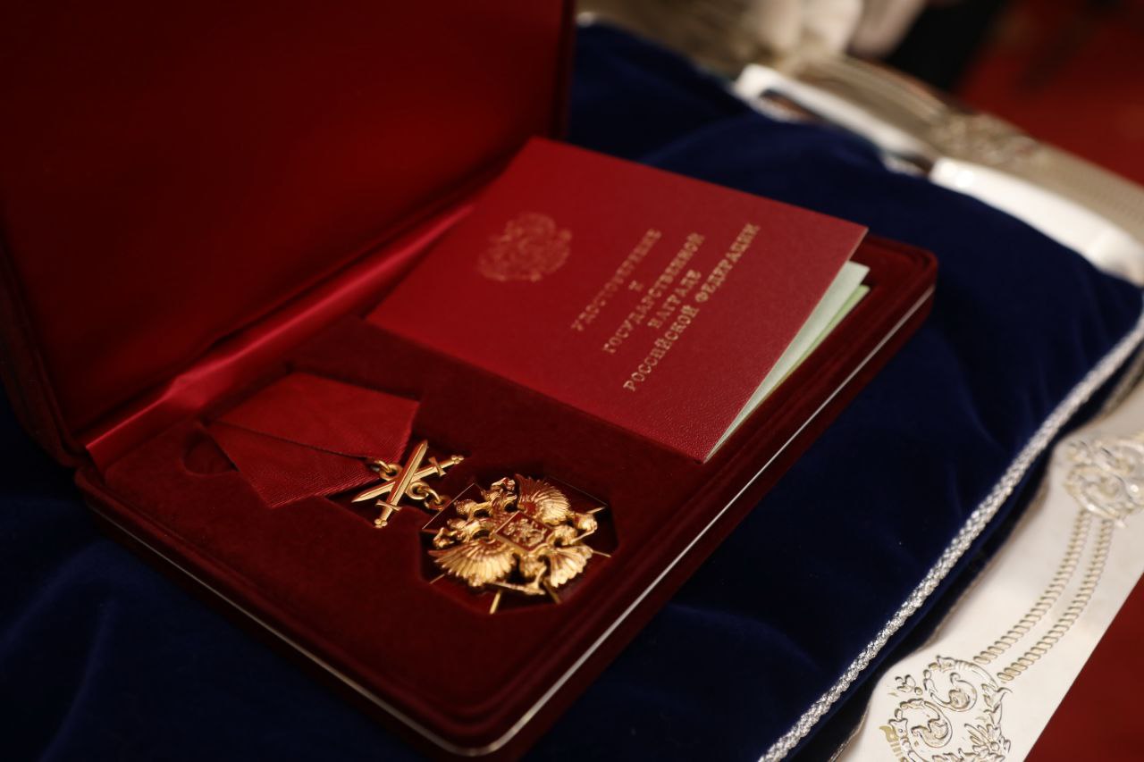 Губернатор передал орден «За заслуги перед Отечеством» IV степени с мечами» и ордена Мужества родственникам погибших военнослужащих Губернатор передал орден «За заслуги перед Отечеством» IV степени с мечами» и ордена Мужества родственникам погибших военнослужащих