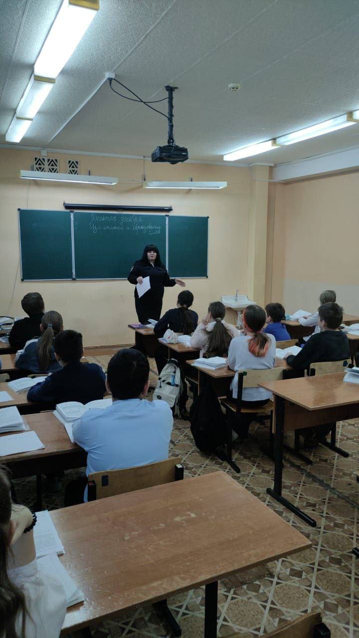 В г. Братске транспортные полицейские провели для школьников занятие «Железная дорога: зона повышенной опасности» В г. Братске транспортные полицейские провели для школьников занятие «Железная дорога: зона повышенной опасности»