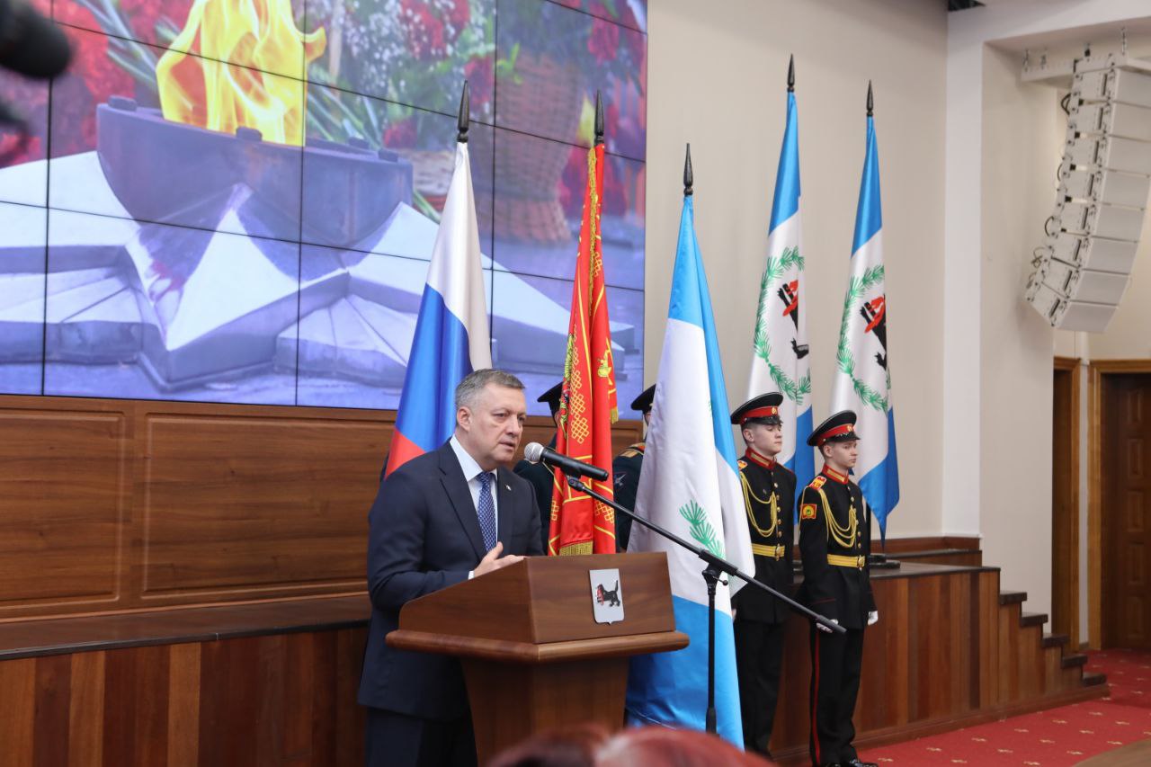 Губернатор передал орден «За заслуги перед Отечеством» IV степени с мечами» и ордена Мужества родственникам погибших военнослужащих Губернатор передал орден «За заслуги перед Отечеством» IV степени с мечами» и ордена Мужества родственникам погибших военнослужащих