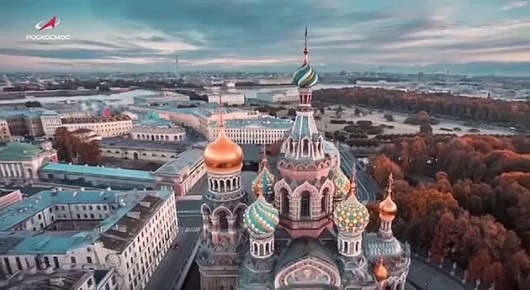 Поздравления из космоса. В День Конституции России праздничное обращение записали космонавты Сергей Кудь-Сверчков, Сергей Микаев и Олег Платонов