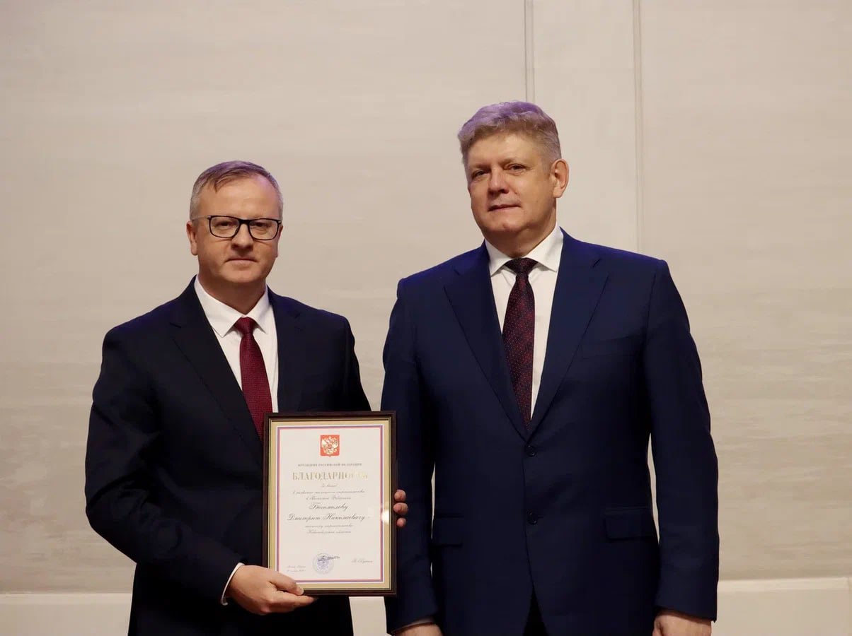 В День Конституции полномочный представитель Анатолий Серышев вручил государственные награды жителям Новосибирской области В День Конституции полномочный представитель Анатолий Серышев вручил государственные награды жителям Новосибирской области