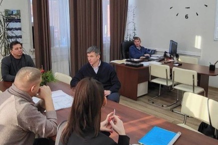 Депутаты Думы города Иркутска по избирательным округам № 4 и № 9 Евгений Савченко и Павел Кудеев организовали рабочие совещания по ремонту дорог в своих территориях