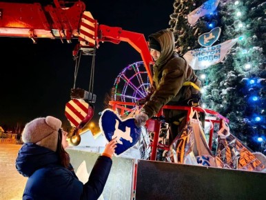 Ледовые фигуры, горка и открытие главной ёлки: как в Иркутске готовятся к празднованию Нового года