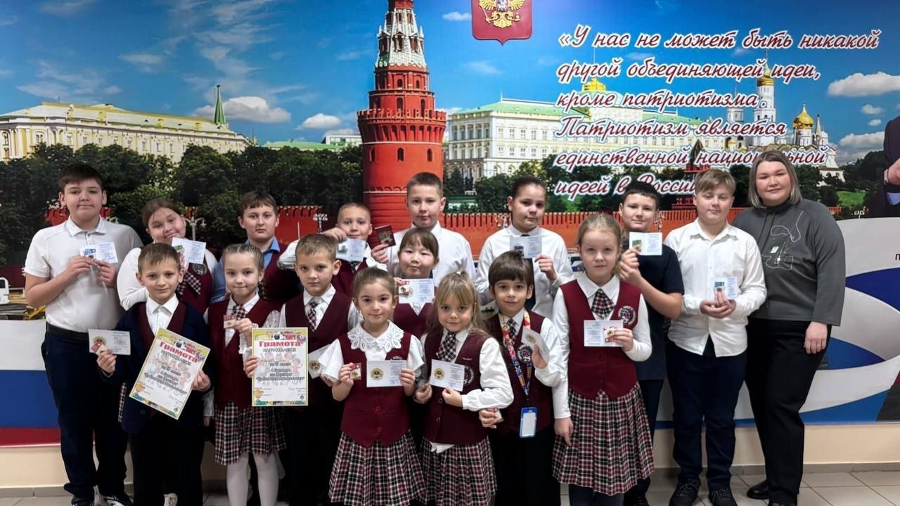 Более 400 школьникам Тулуна торжественно вручили знаки отличия ГТО Более 400 школьникам Тулуна торжественно вручили знаки отличия ГТО