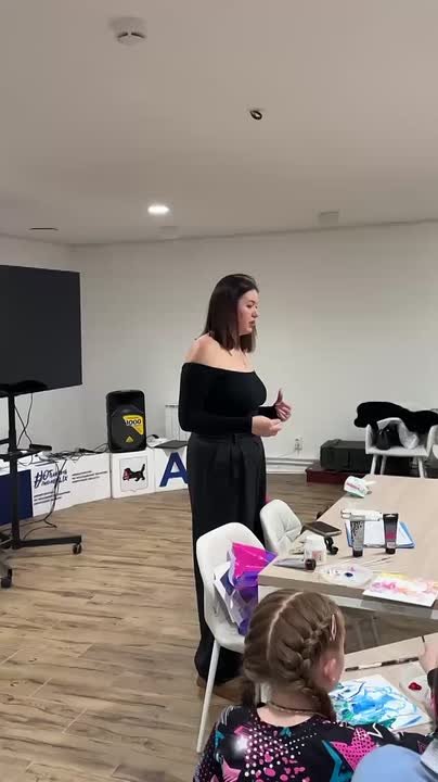 В это время проходит мастер-класс по арт-терапии