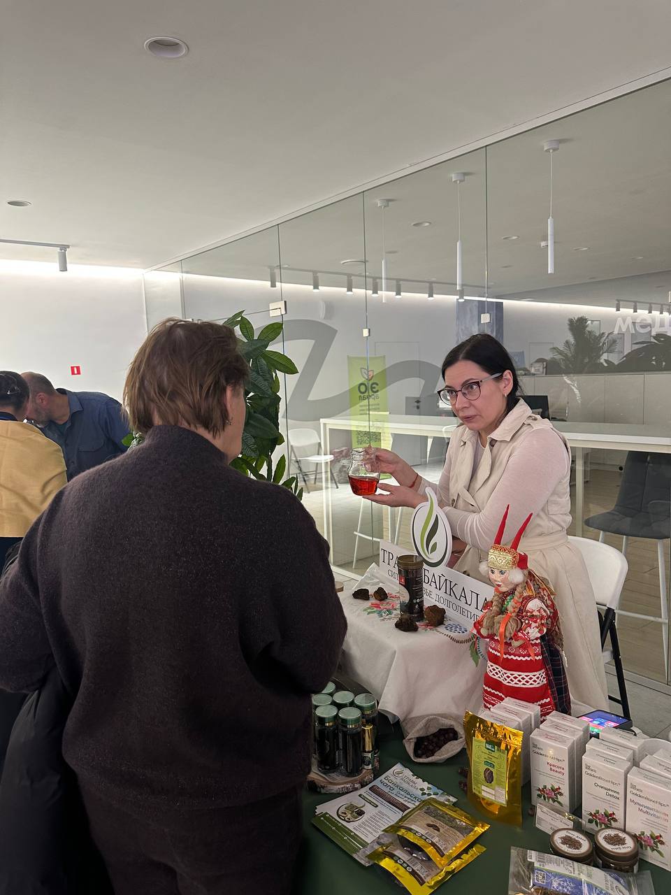 Звукотерапия, стояние на гвоздях, ладание, фитотерапия, арт-терапия - все это прямо сейчас можно побровать на фестивале «Магия здоровья» в Доме молодежи Звукотерапия, стояние на гвоздях, ладание, фитотерапия, арт-терапия - все это прямо сейчас можно побровать на фестивале «Магия здоровья» в Доме молодежи