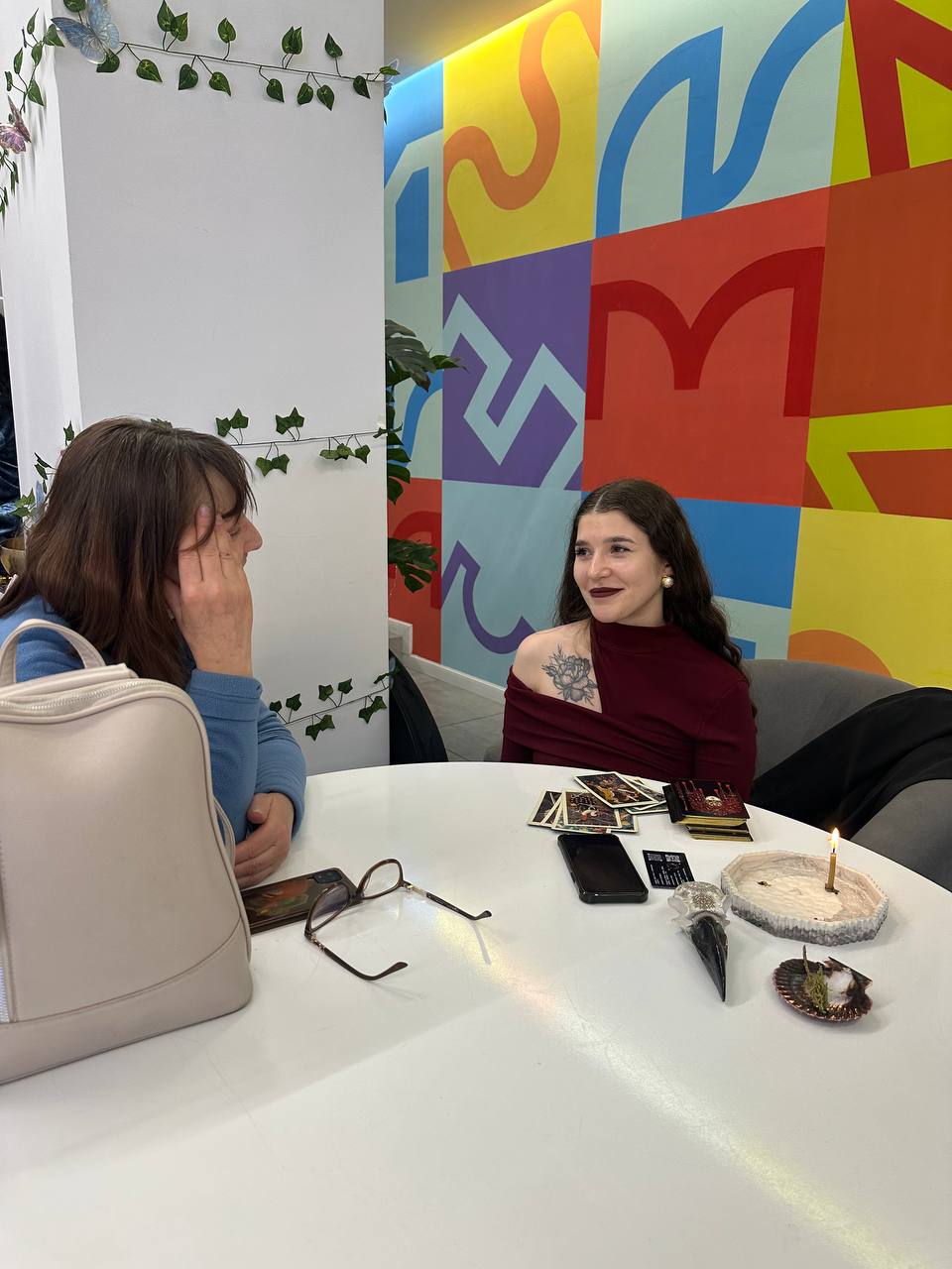 Звукотерапия, стояние на гвоздях, ладание, фитотерапия, арт-терапия - все это прямо сейчас можно побровать на фестивале «Магия здоровья» в Доме молодежи Звукотерапия, стояние на гвоздях, ладание, фитотерапия, арт-терапия - все это прямо сейчас можно побровать на фестивале «Магия здоровья» в Доме молодежи