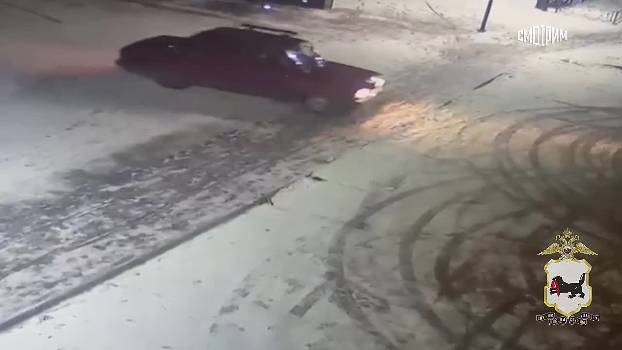 Водитель без прав прокатился на "Жигулях" по территории Мемориала Славы в Зиме в Иркутской области, сообщили в МВД