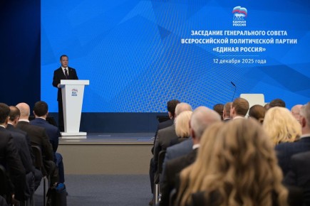 Медведев: добровольцы «Единой России» доставили 145 тысяч тонн гуманитарки