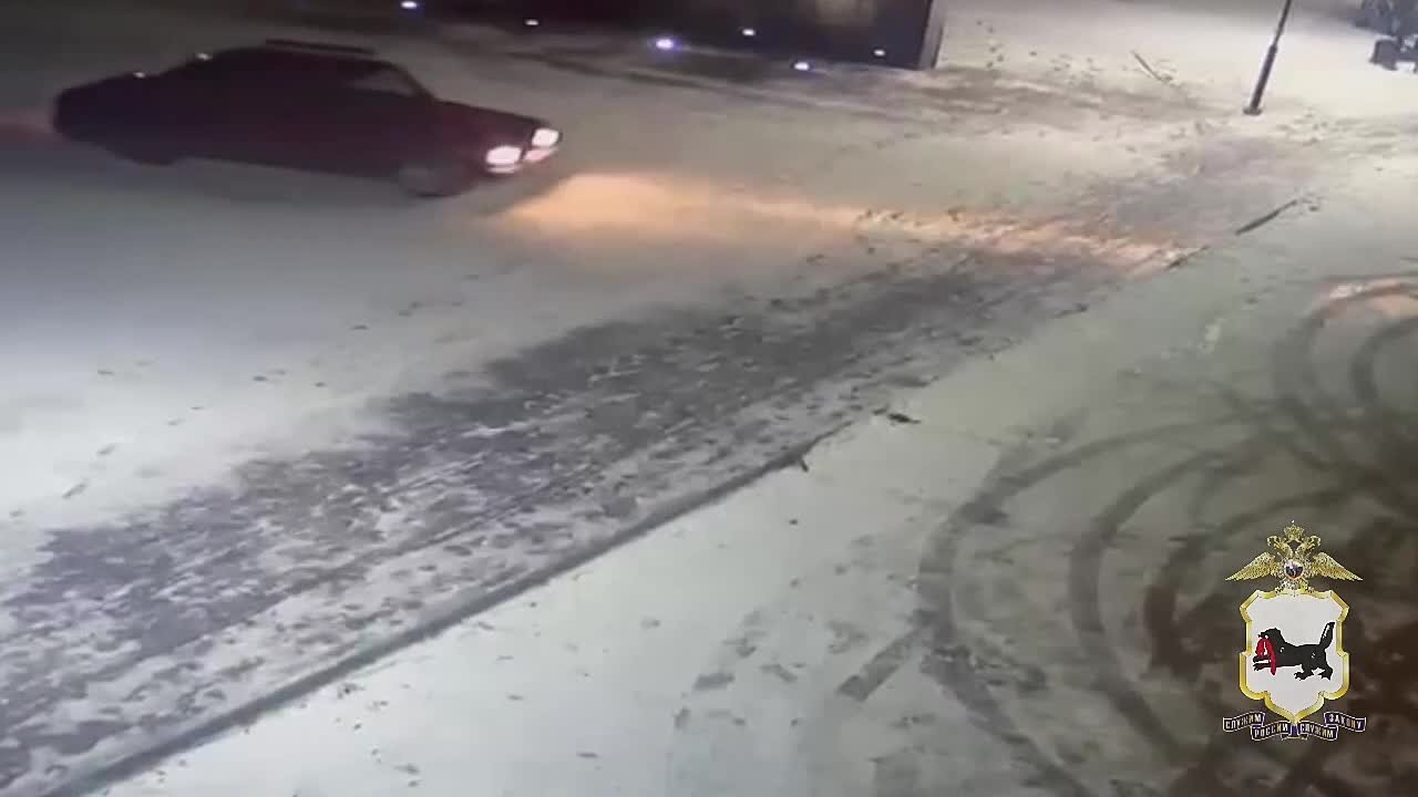 В Зиме сотрудники полиции установили хулигана, который на автомобиле проехал по территории «Мемориала Славы»