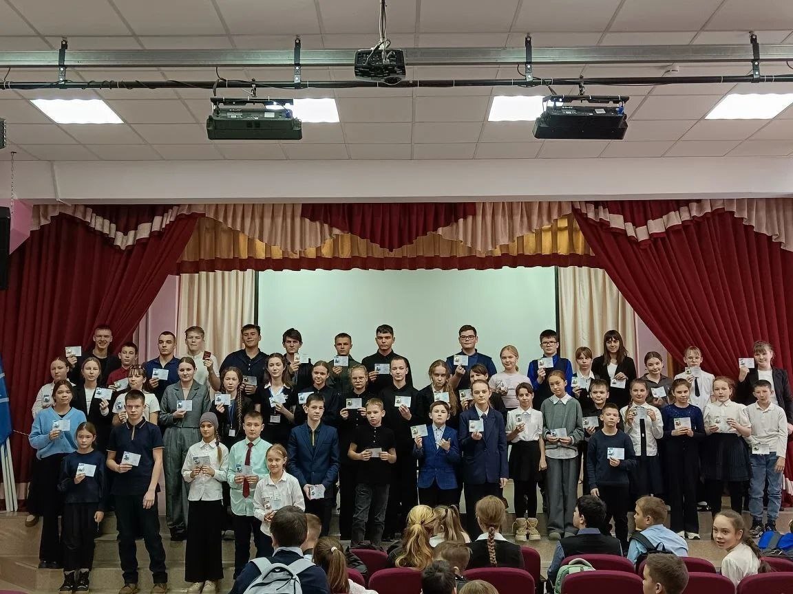 Более 400 школьникам Тулуна торжественно вручили знаки отличия ГТО Более 400 школьникам Тулуна торжественно вручили знаки отличия ГТО