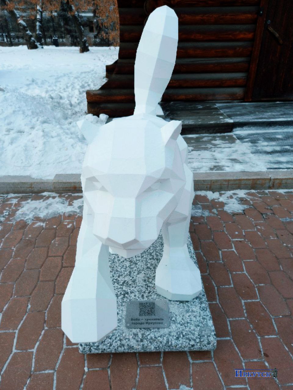 В сквере Кирова тоже обновление — пара бабров украшают вход офиса Информационно-туристской службы, где через пару недель разместят резиденцию Деда Мороза В сквере Кирова тоже обновление — пара бабров украшают вход офиса Информационно-туристской службы, где через пару недель разместят резиденцию Деда Мороза