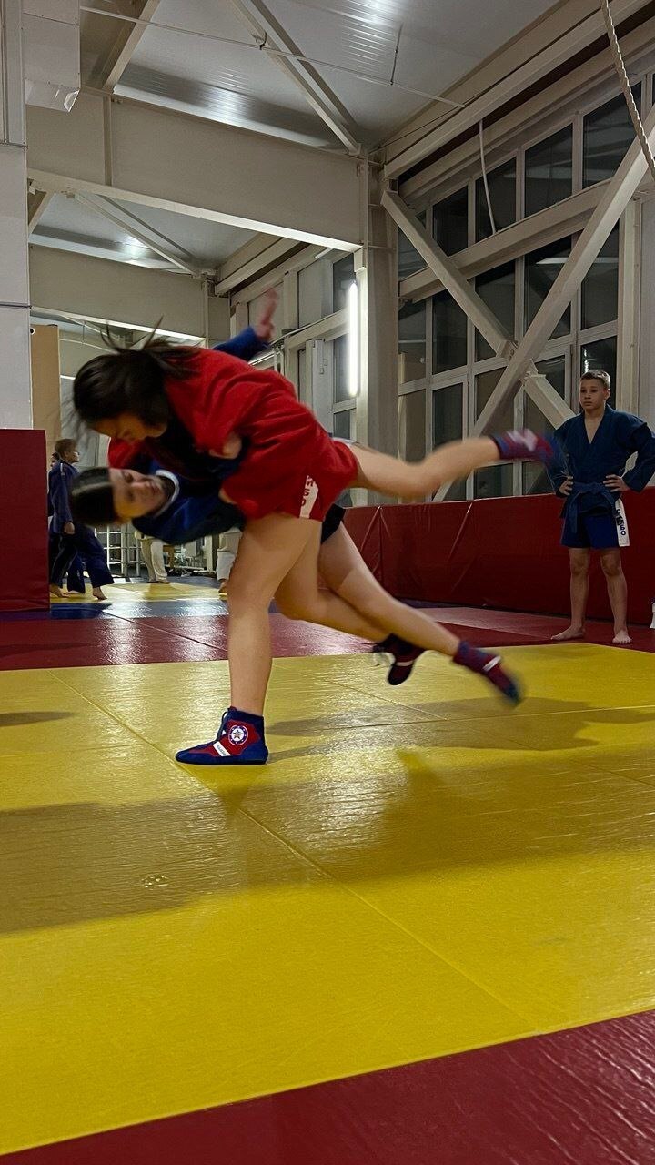 Более 400 школьникам Тулуна торжественно вручили знаки отличия ГТО Более 400 школьникам Тулуна торжественно вручили знаки отличия ГТО