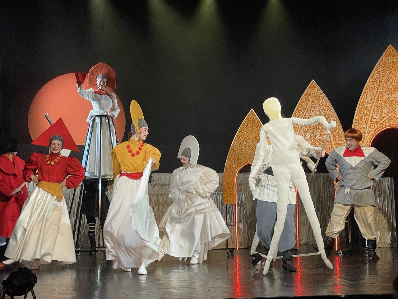 Новый год – самый сказочный и чарующий праздник, когда даже взрослые начинают верить в чудеса Новый год – самый сказочный и чарующий праздник, когда даже взрослые начинают верить в чудеса