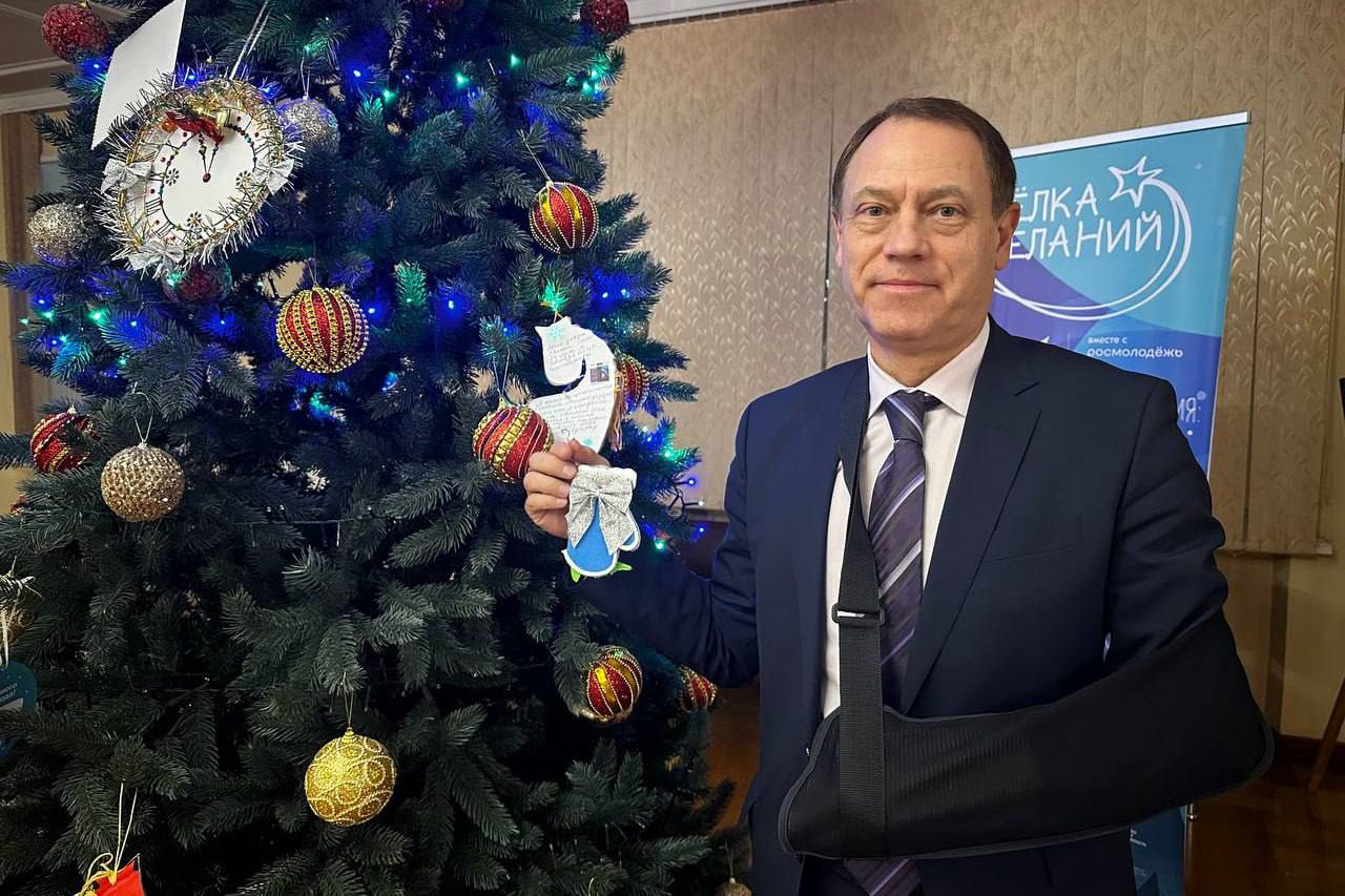 Правительство Иркутской области принимает участие в благотворительной акции «Ёлка желаний» Правительство Иркутской области принимает участие в благотворительной акции «Ёлка желаний»