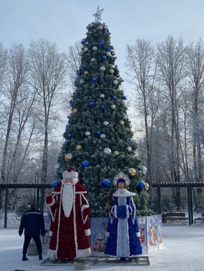 Депутаты Думы Иркутска Павел Кудеев, Максим Булдаков, Михаил Лунёв и Оксана Жучкова рассказали о том, как в их избирательных округах готовятся к проведению новогодних праздников Депутаты Думы Иркутска Павел Кудеев, Максим Булдаков, Михаил Лунёв и Оксана Жучкова рассказали о том, как в их избирательных округах готовятся к проведению новогодних праздников