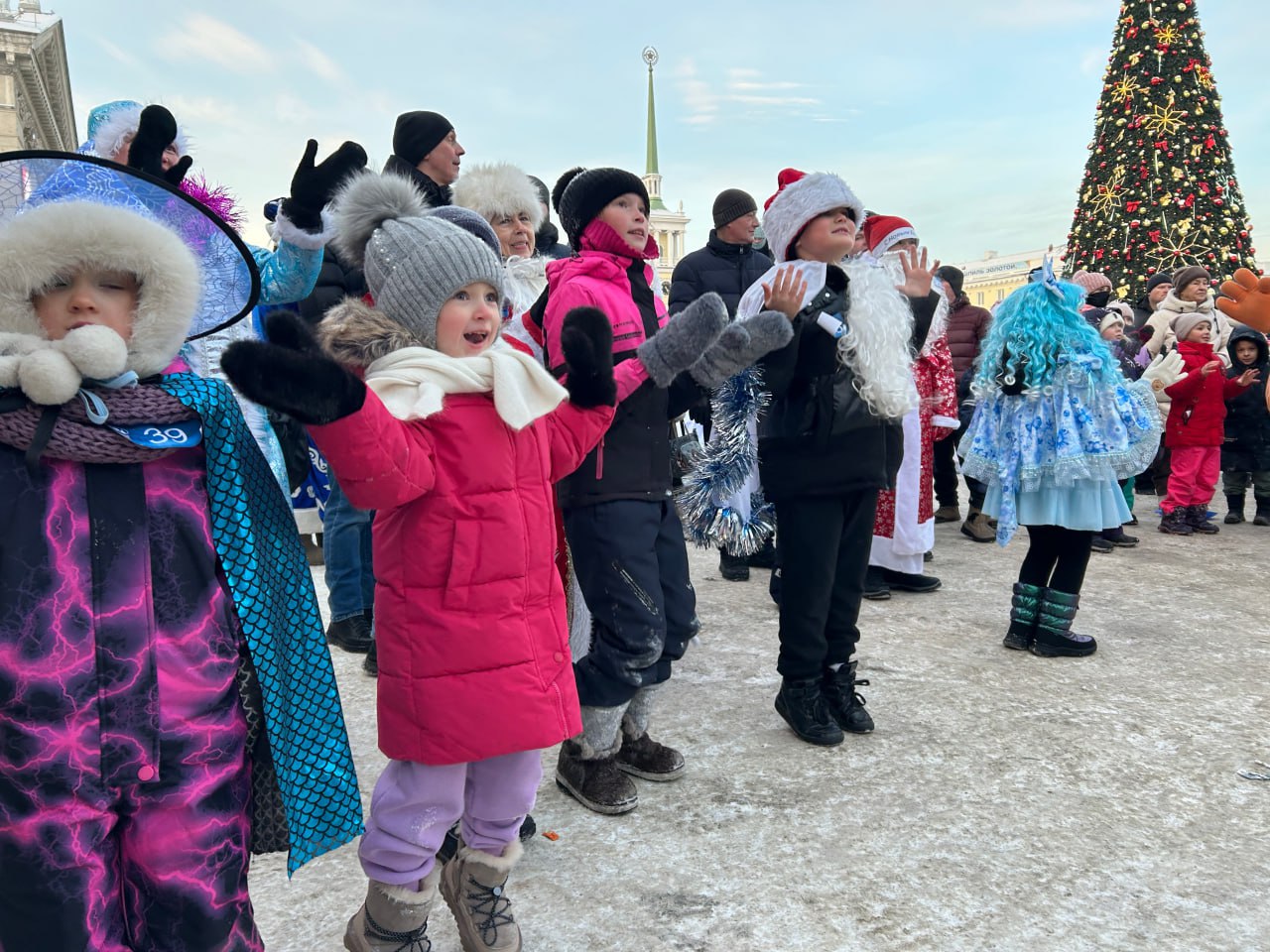 Почти 200 жителей Ангарского округа приняли участие в параде Дедов Морозов Почти 200 жителей Ангарского округа приняли участие в параде Дедов Морозов