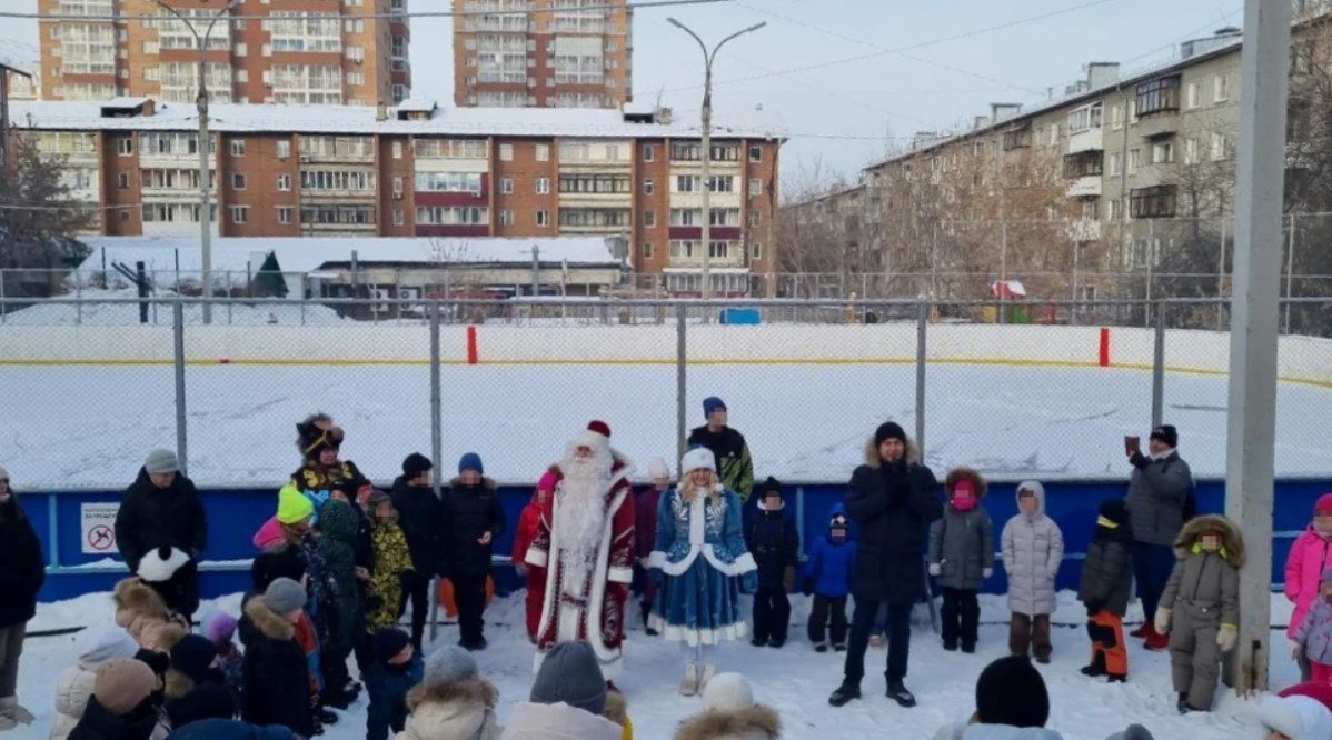 Депутаты Думы Иркутска Павел Кудеев, Максим Булдаков, Михаил Лунёв и Оксана Жучкова рассказали о том, как в их избирательных округах готовятся к проведению новогодних праздников