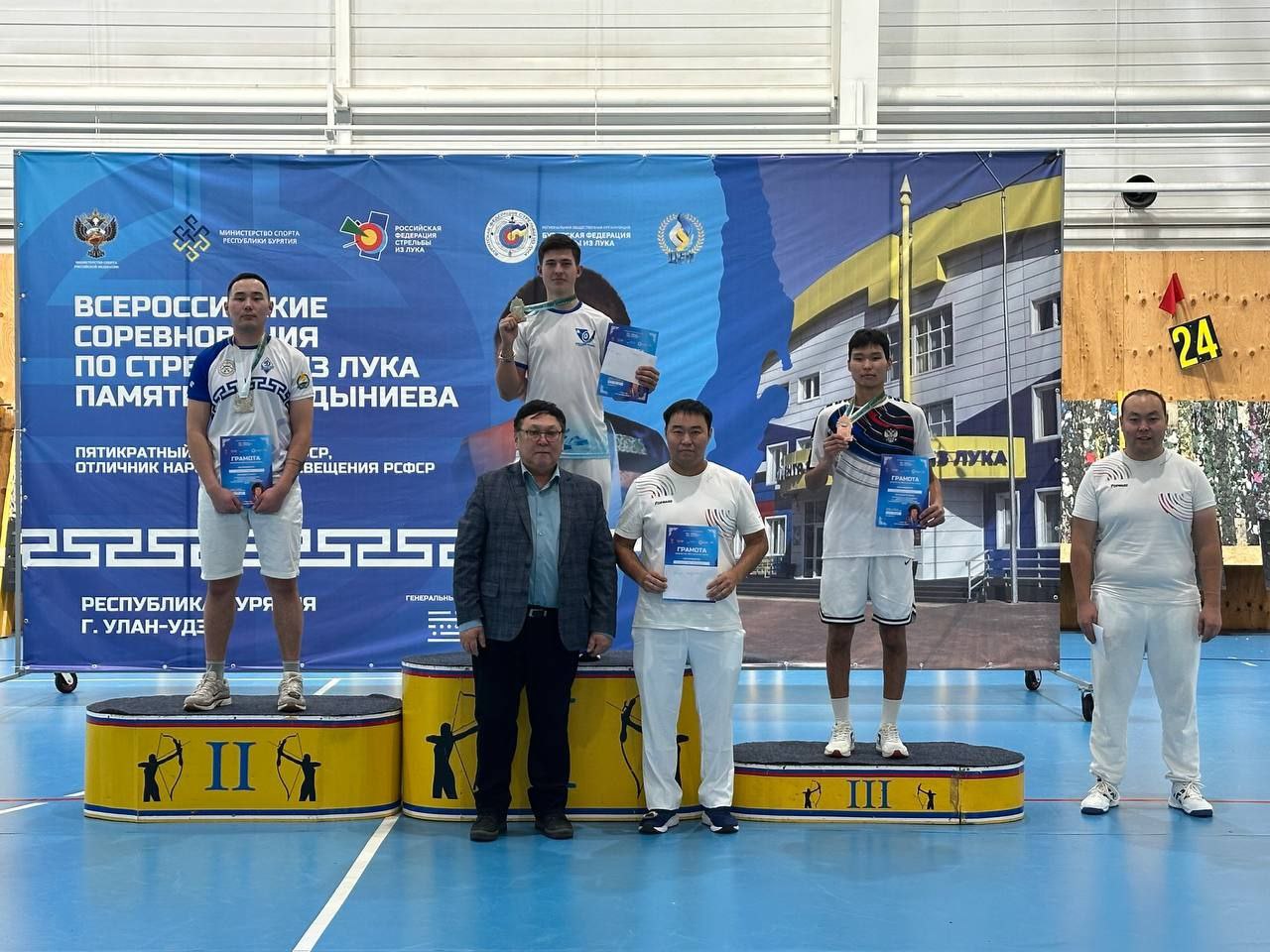 Три золотые и серебряную медали выиграли спортсмены Приангарья на всероссийских соревнованиях по стрельбе из лука памяти Даши-Нимы Эрдыниева, которые с 8 по 12 декабря проходили в Улан-Удэ