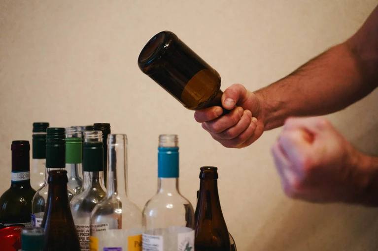 «Телефон отдавай!»: жизнь 15-летнего школьника едва не оборвалась во время жестокого нападения