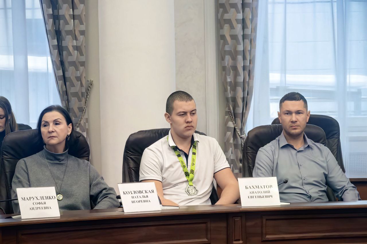 В Правительстве Иркутской области состоялась встреча с призерами чемпионатов «Профессионалы» и «Абилимпикс», а также их наставниками В Правительстве Иркутской области состоялась встреча с призерами чемпионатов «Профессионалы» и «Абилимпикс», а также их наставниками