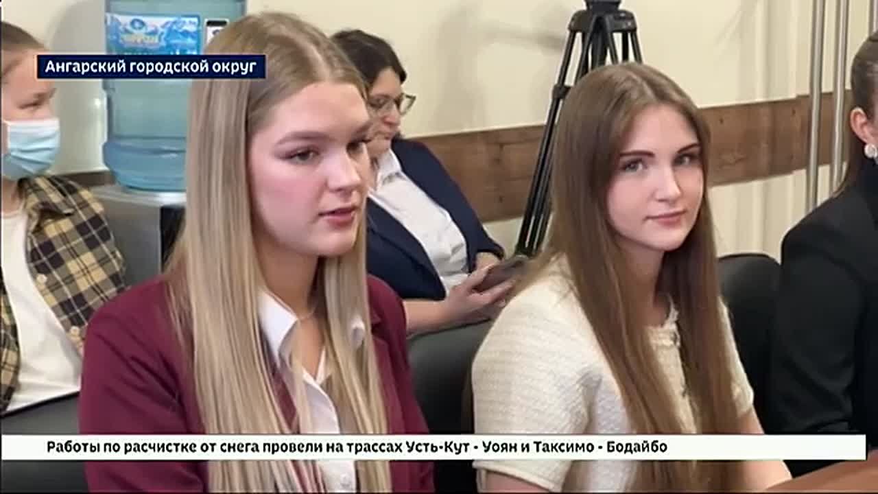 Победители муниципального этапа Всероссийского конкурса «Ученик года» из Ангарска встретились с мэром Сергеем Петровым