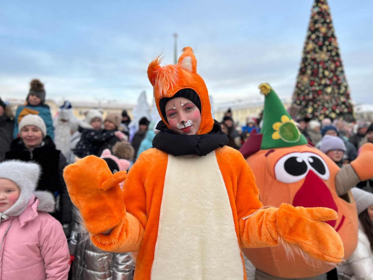 Почти 200 жителей Ангарского округа приняли участие в параде Дедов Морозов Почти 200 жителей Ангарского округа приняли участие в параде Дедов Морозов