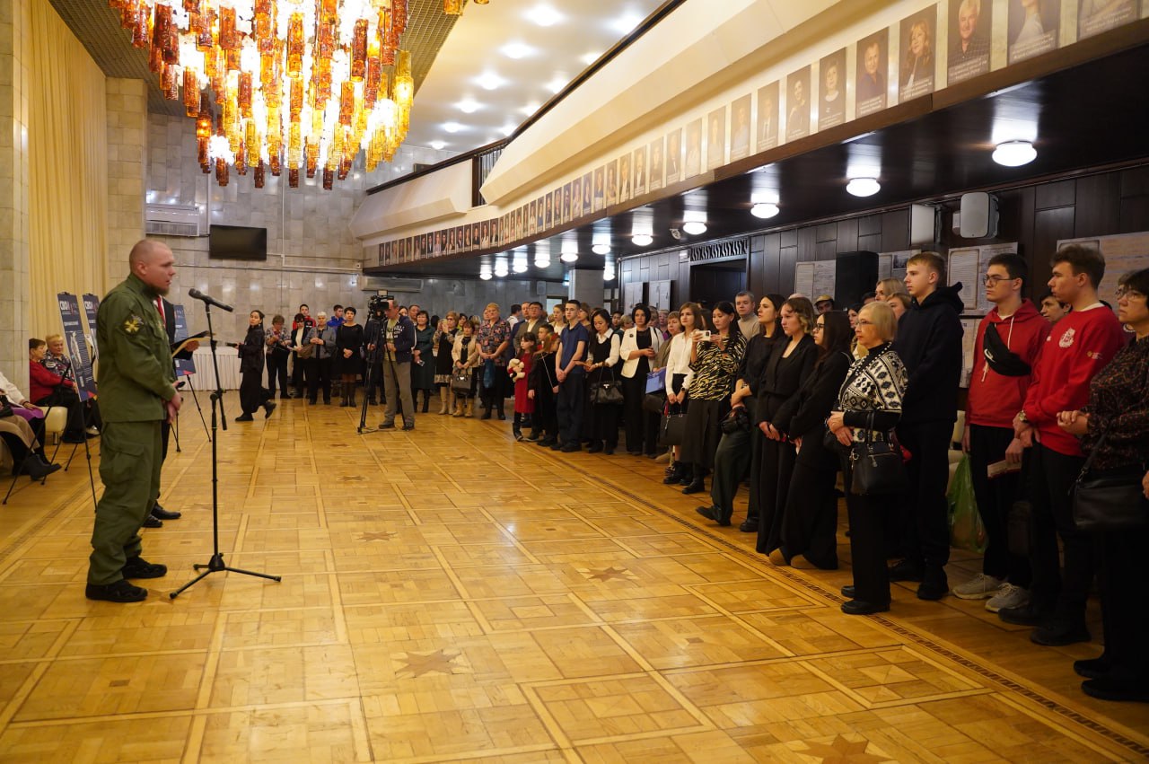 В Иркутской области организовали выставку «СВОИ», посвященную судьбам героев – участников Великой Отечественной войны и специальной военной операции В Иркутской области организовали выставку «СВОИ», посвященную судьбам героев – участников Великой Отечественной войны и специальной военной операции