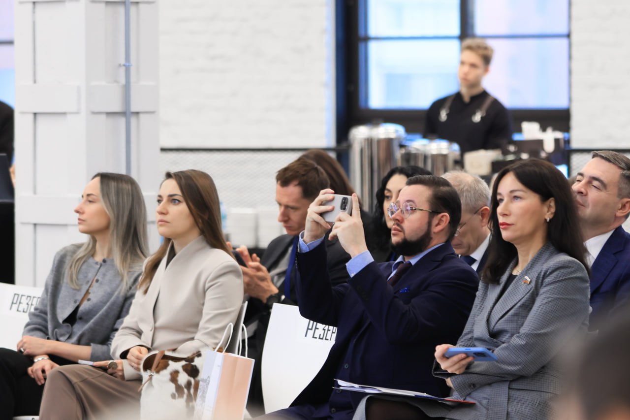 Губернатор Игорь Кобзев представил в Москве Стратегию развития креативной экономики Губернатор Игорь Кобзев представил в Москве Стратегию развития креативной экономики