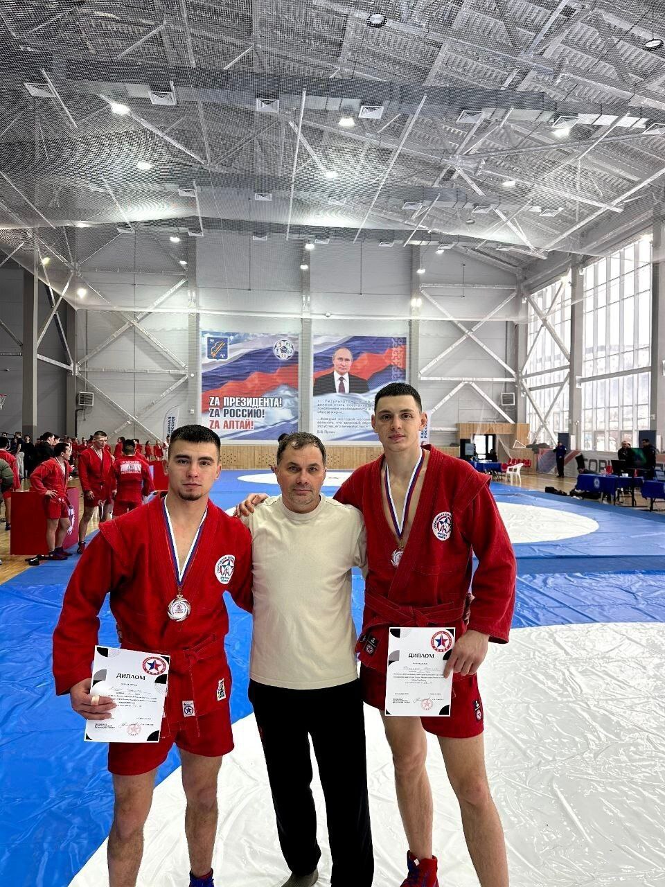 Спортсмены Иркутской области успешно выступили на чемпионате и первенстве Сибири по самбо, которые с 8 по 13 декабря проводились в Горно-Алтайске Спортсмены Иркутской области успешно выступили на чемпионате и первенстве Сибири по самбо, которые с 8 по 13 декабря проводились в Горно-Алтайске