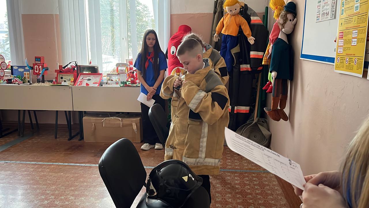 Госавтоинспекторы познакомили школьников с профессией инспектора ДПС Госавтоинспекторы познакомили школьников с профессией инспектора ДПС