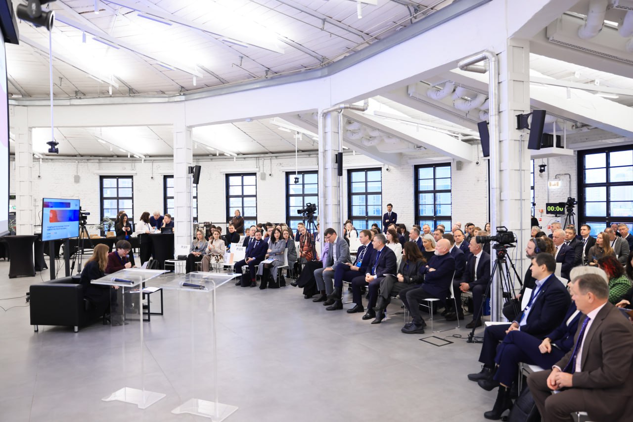 Губернатор Игорь Кобзев представил в Москве Стратегию развития креативной экономики Губернатор Игорь Кобзев представил в Москве Стратегию развития креативной экономики