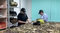 250 волонтеров Усть-Илимска шьют и вяжут одежду для военнослужащих в недавно открывшемся гуманитарном центре поддержки участников СВО