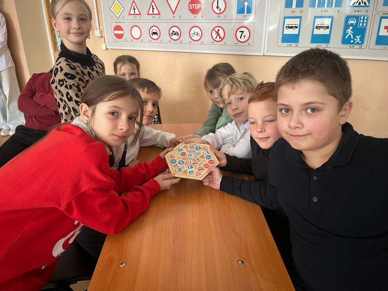 Госавтоинспекторы познакомили школьников с профессией инспектора ДПС Госавтоинспекторы познакомили школьников с профессией инспектора ДПС